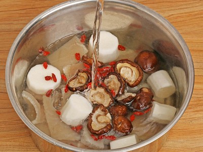 食譜-山藥枸杞豬皮湯