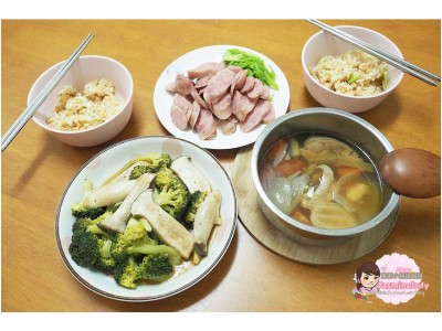 食譜-【電鍋上菜】一次搞定煲仔飯+香腸+蒜香杏鮑菇花椰菜