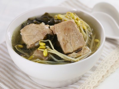 食譜-黃豆芽海帶排骨湯