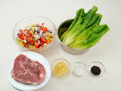 食譜-夏日繽紛多彩多汁莎莎醬嫩煎牛肉