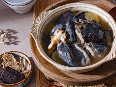 食譜-溫腎烏骨雞湯