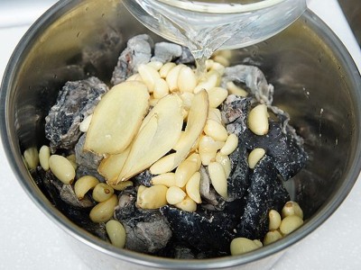 食譜-大蒜烏骨雞湯