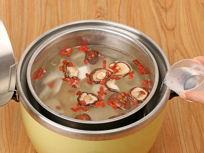 食譜-山藥枸杞豬皮湯