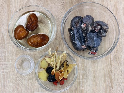 食譜-藥膳養生烏雞湯