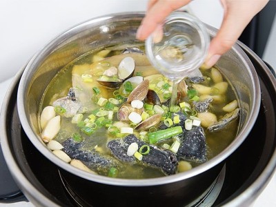 食譜-大蒜烏骨雞湯